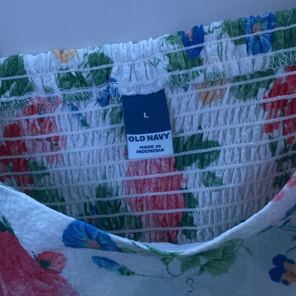 Woman’s Old Navy Floral Crop Tank Size L - Picture 2 of 6